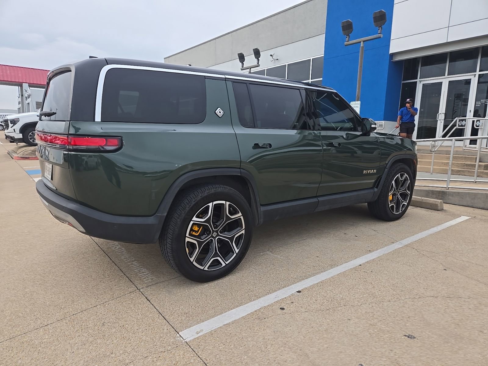 Used 2023 Rivian R1S Adventure AWD/4WD image 6