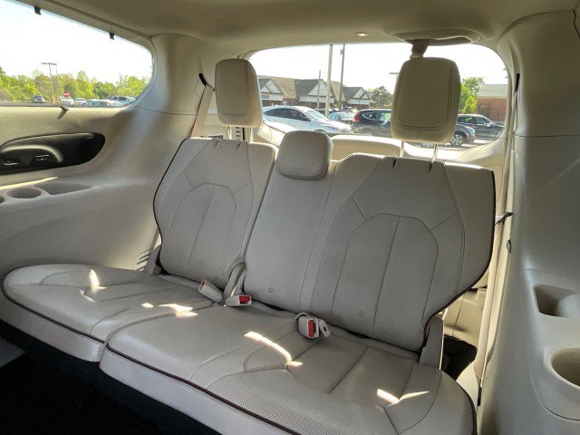Used 2019 Chrysler Pacifica Limited w/ Advanced Safetytec Group FWD image 38