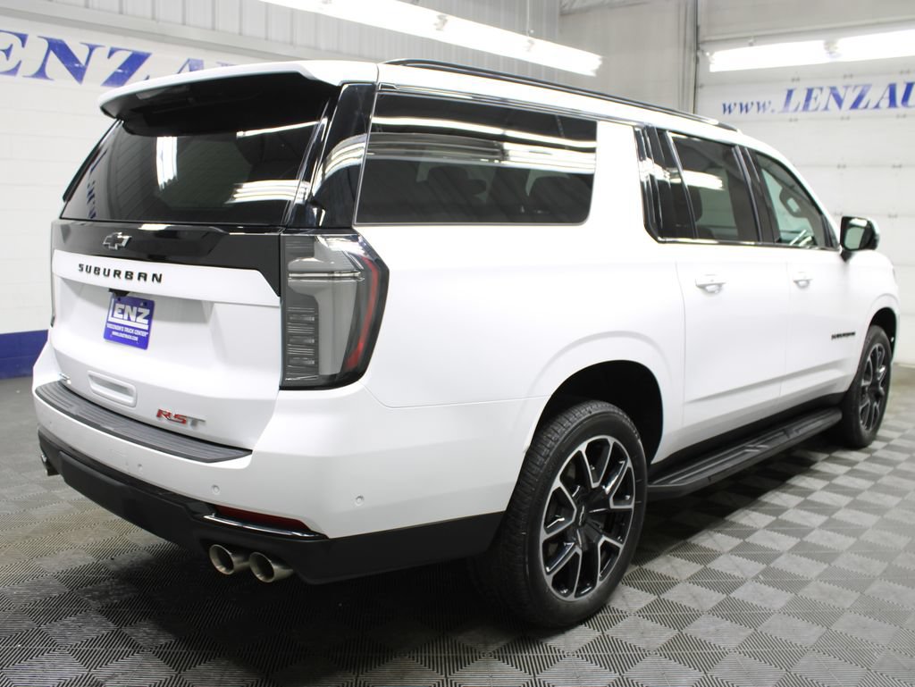 Used 2026 Chevrolet Suburban RST w/ Comfort Package AWD/4WD image 5