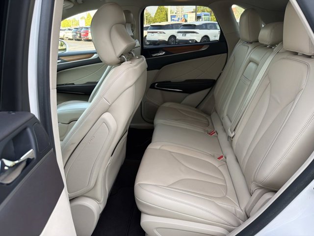 Used 2019 Lincoln MKC Select w/ Select Plus Package FWD image 16