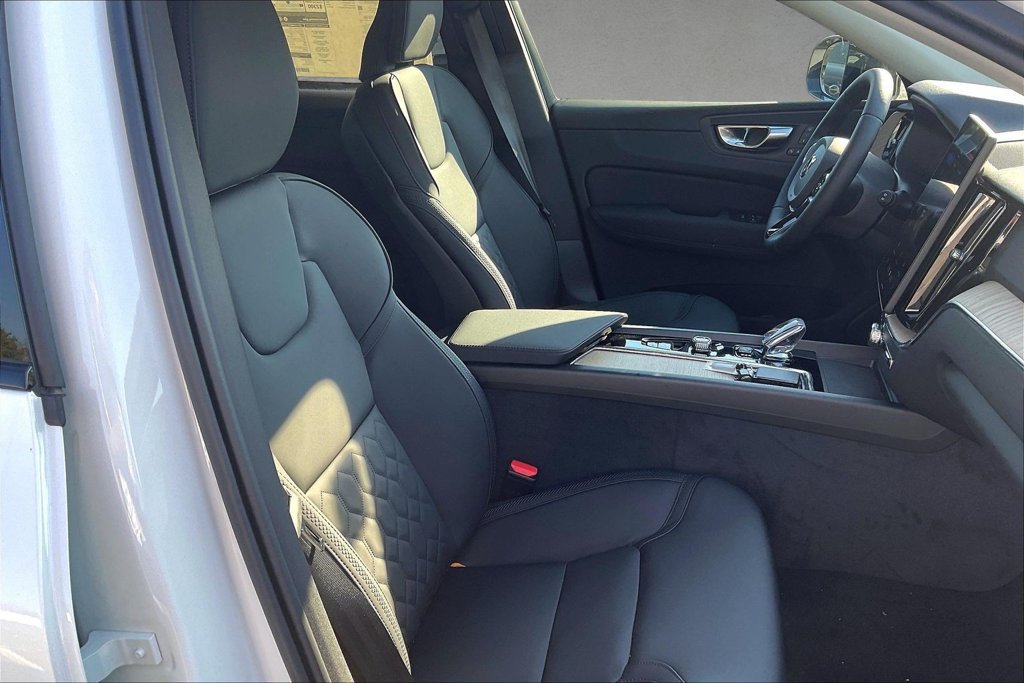 New 2027 Volvo XC60 B5 Core AWD/4WD image 11
