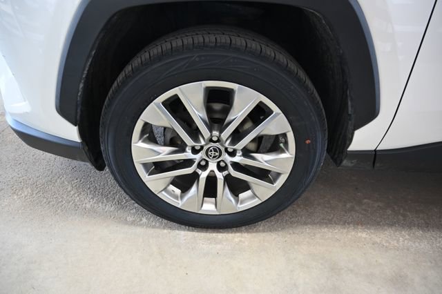 Used 2019 Toyota RAV4 Limited w/ Advanced Technology Package AWD/4WD image 32
