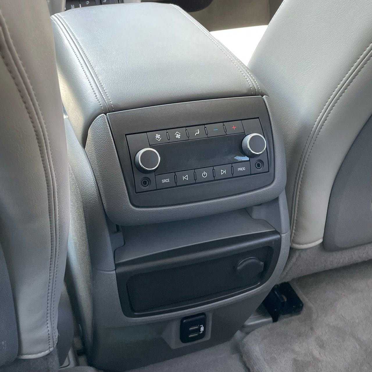 Used 2017 Chevrolet Traverse LT FWD image 23