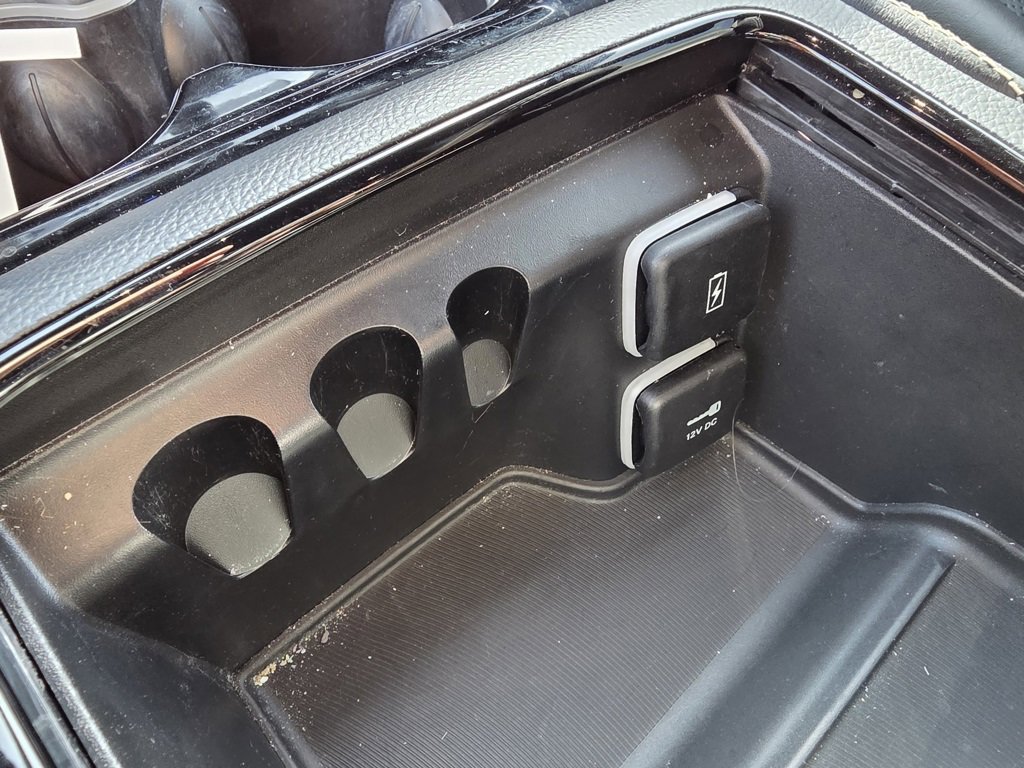 Used 2021 Chrysler Pacifica Limited w/ Uconnect Theater Family Group image 20