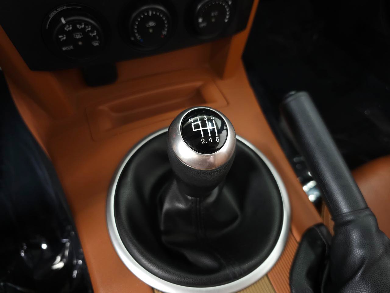 Used 2006 MAZDA MX-5 Miata Grand Touring w/ Premium Pkg RWD image 24