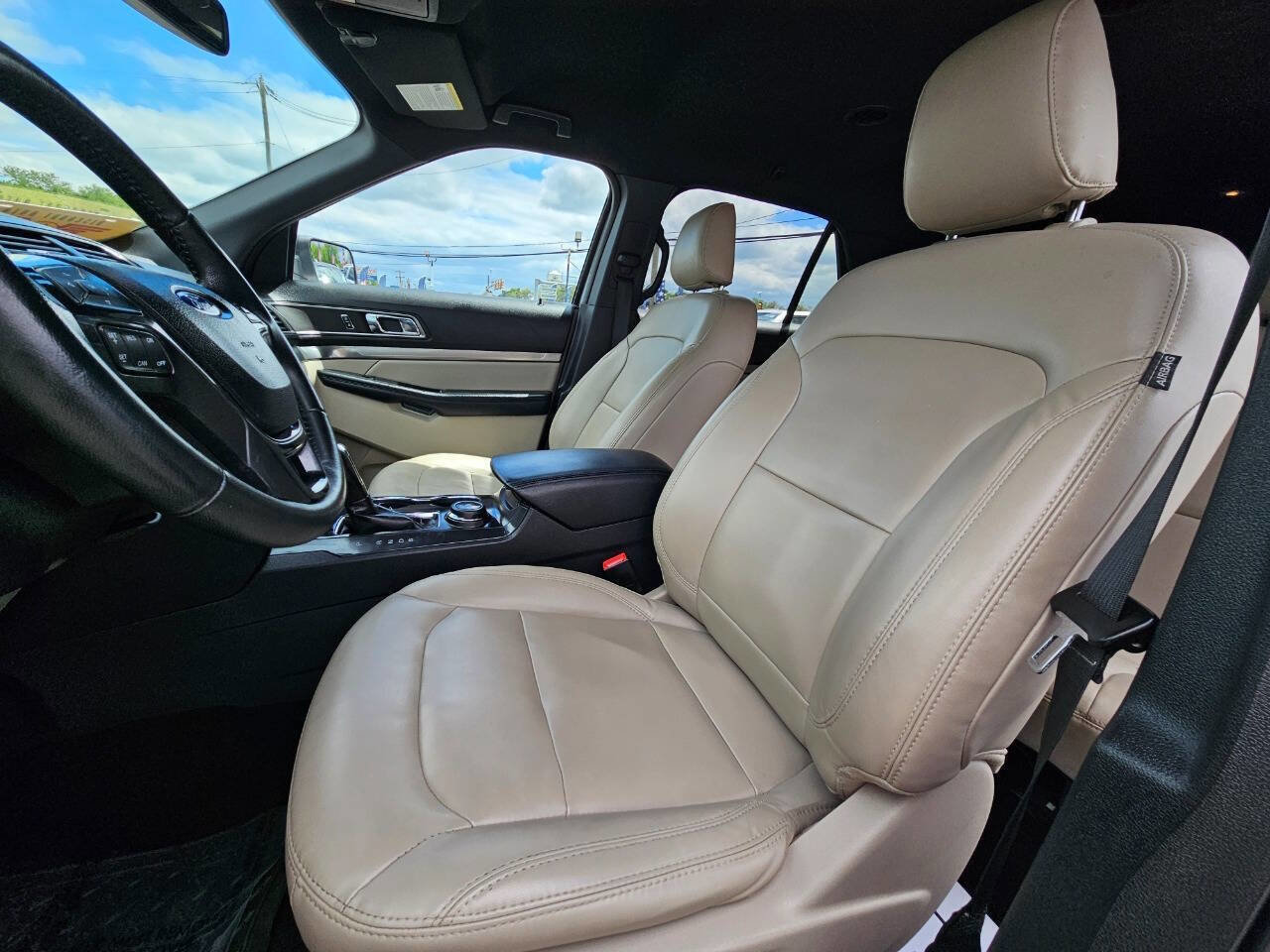 Used 2017 Ford Explorer Platinum AWD/4WD image 11