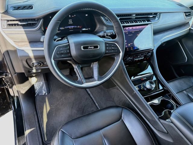 Used 2023 Jeep Grand Cherokee L Limited w/ Black Appearance Package RWD image 10