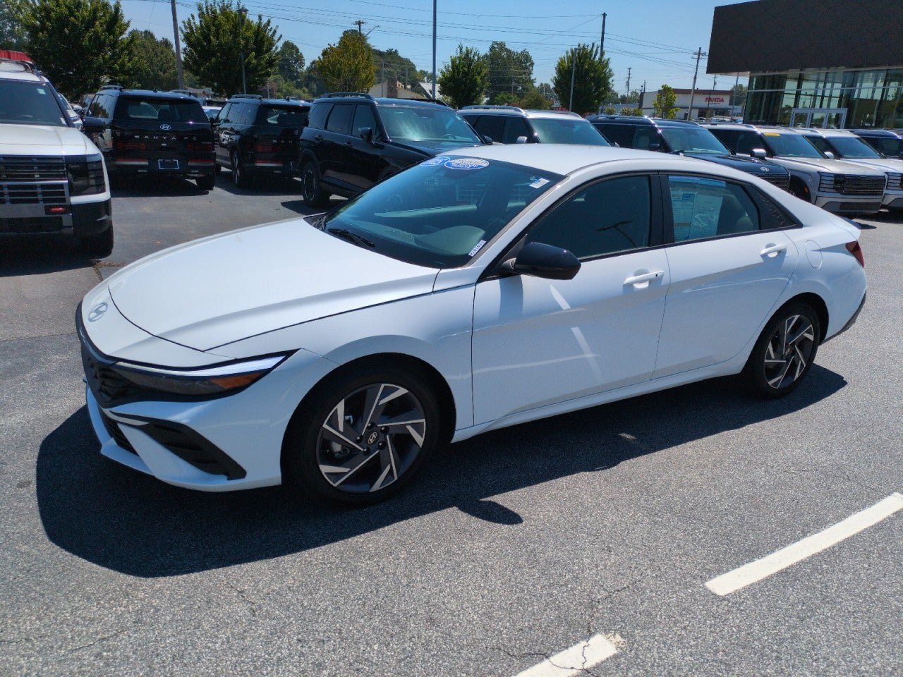 Used 2025 Hyundai Elantra Sport FWD image 3