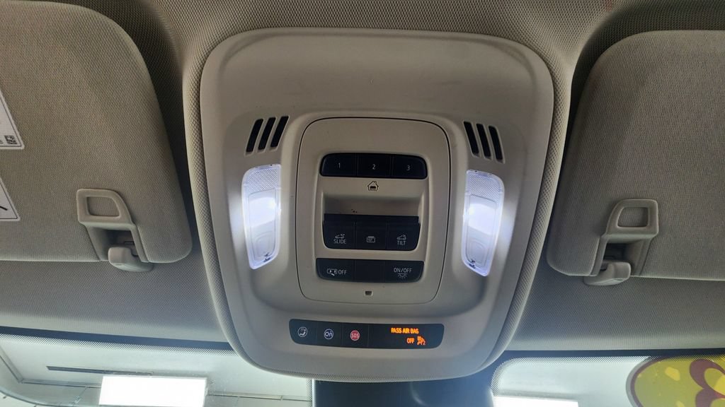Used 2023 Buick Envision Avenir AWD/4WD image 32