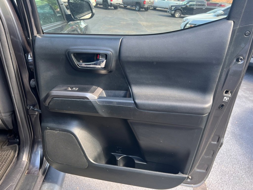 Used 2017 Toyota Tacoma TRD Off-Road image 63