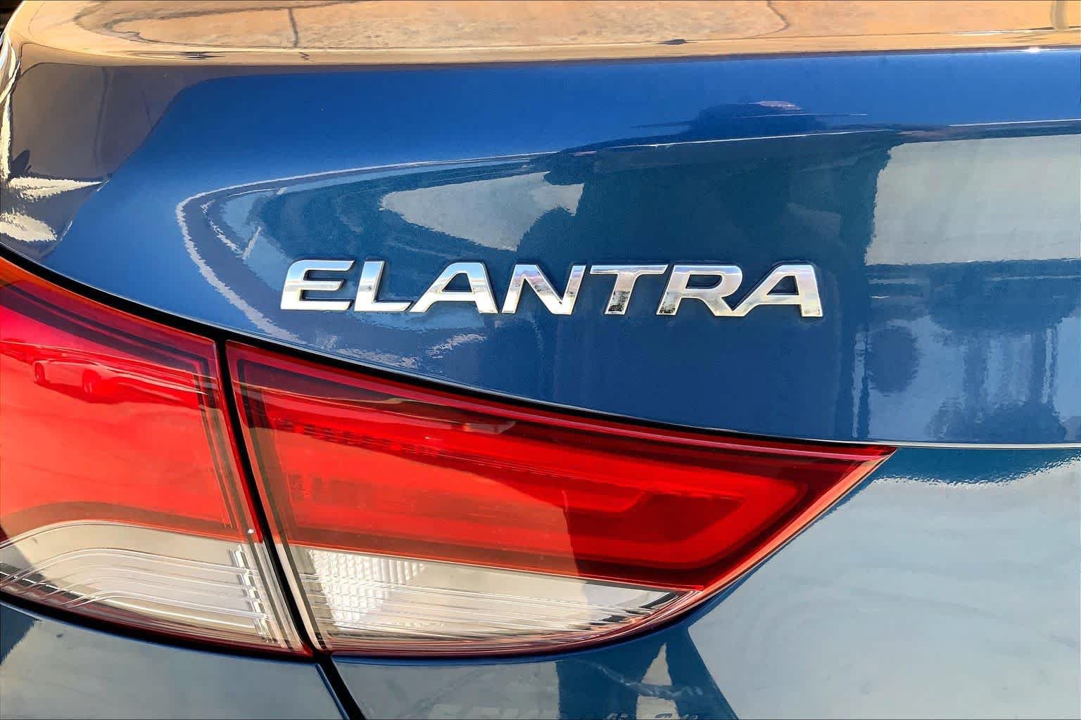 Used 2014 Hyundai Elantra SE FWD image 30