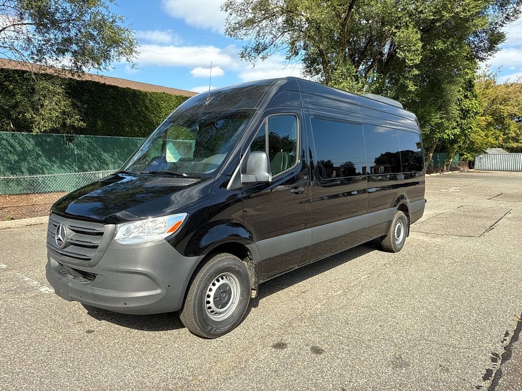 Used 2025 Mercedes-Benz Sprinter 2500 image 1