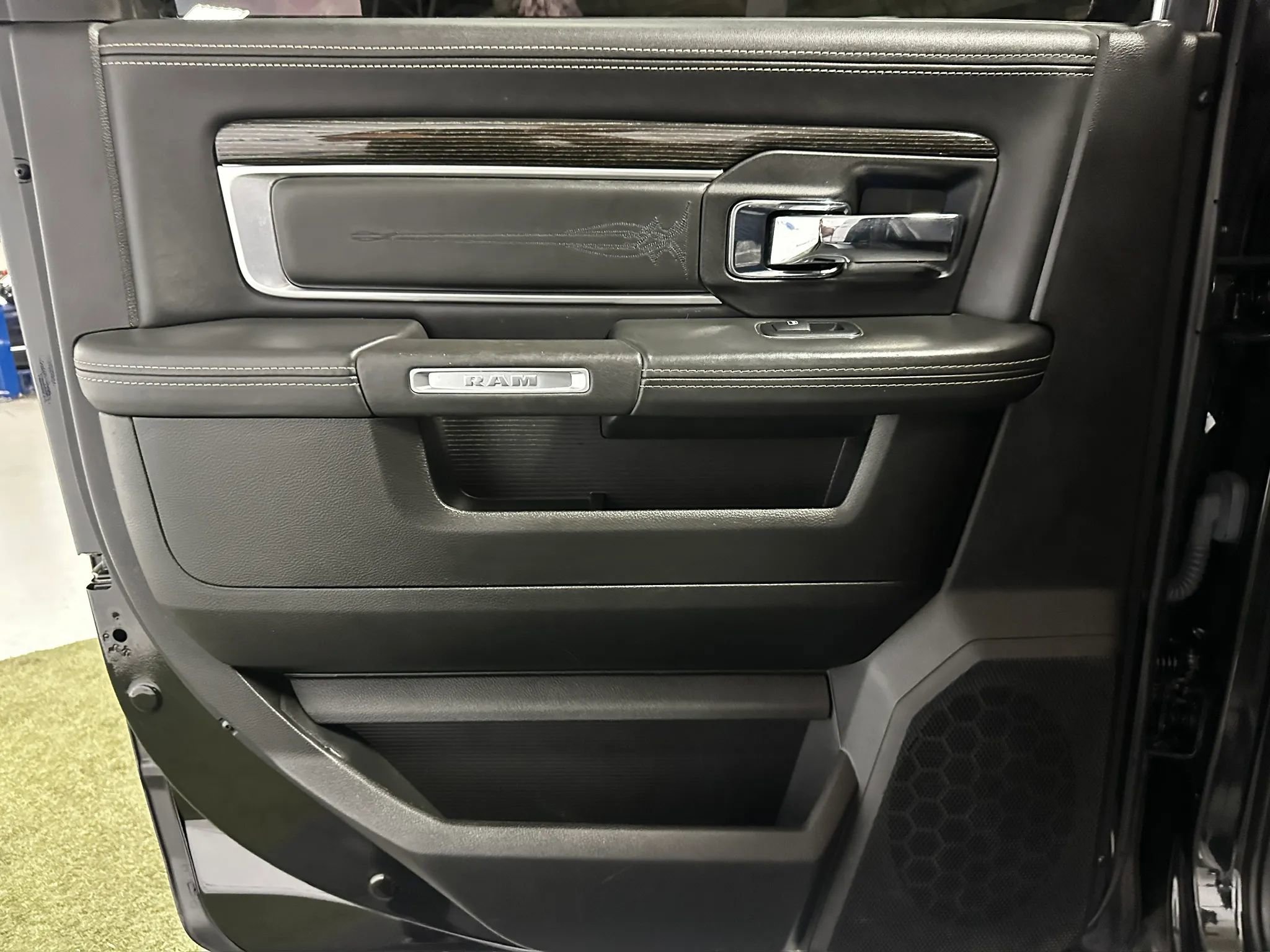 Used 2018 RAM 3500 Laramie Longhorn image 16