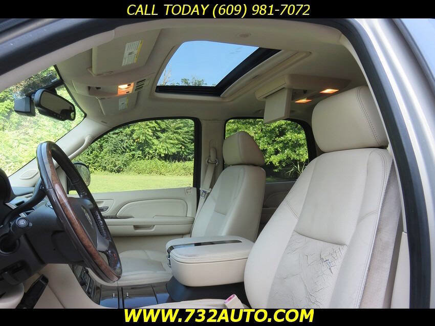 Used 2007 Cadillac Escalade AWD w/ Information Package image 17