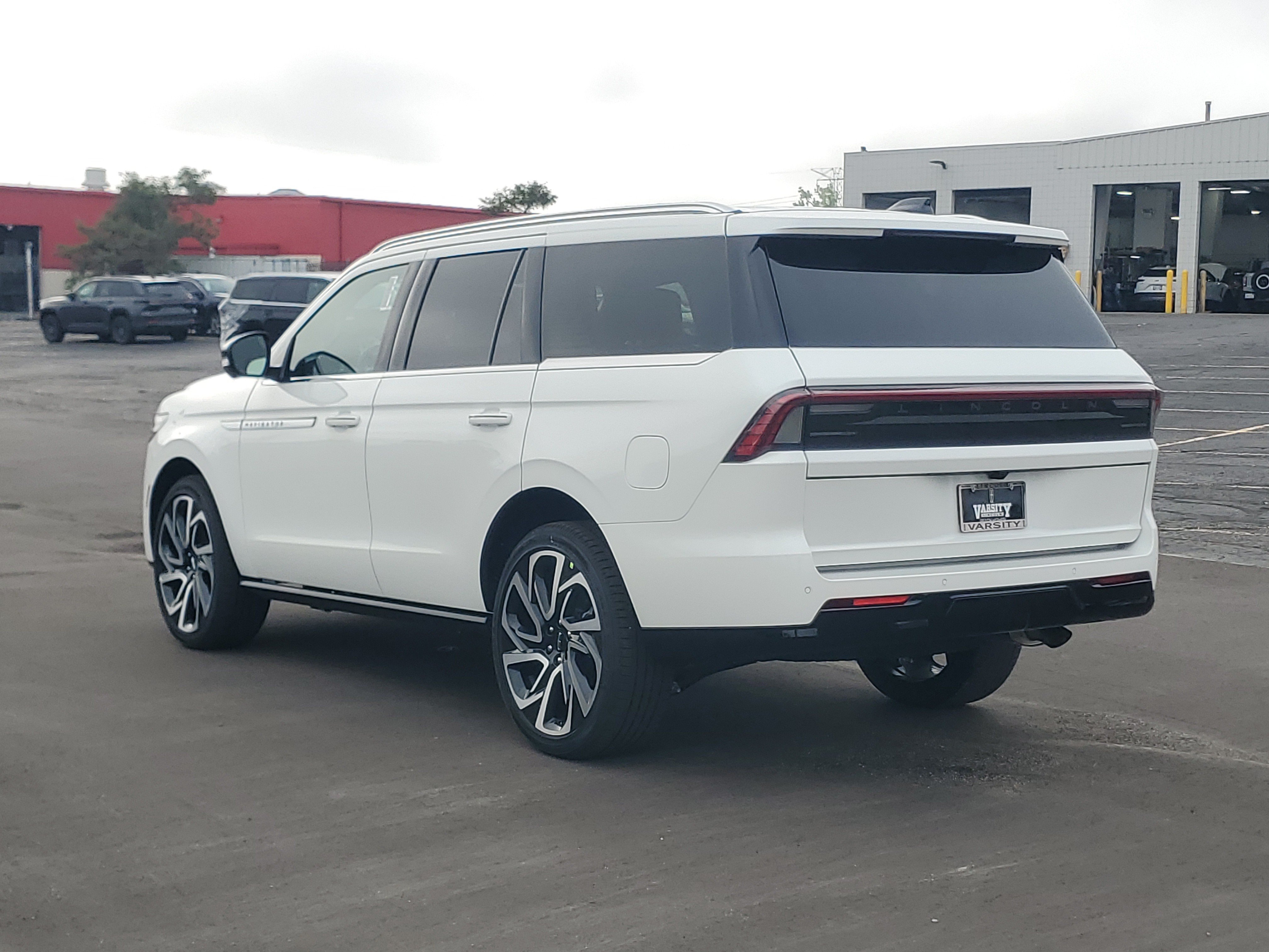 New 2027 Lincoln Navigator Reserve AWD/4WD image 3