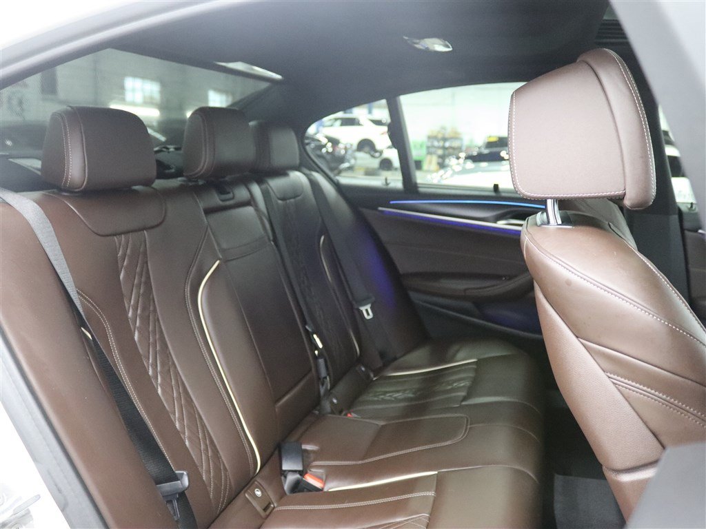 Used 2021 BMW M550i xDrive w/ Executive Package AWD/4WD image 22
