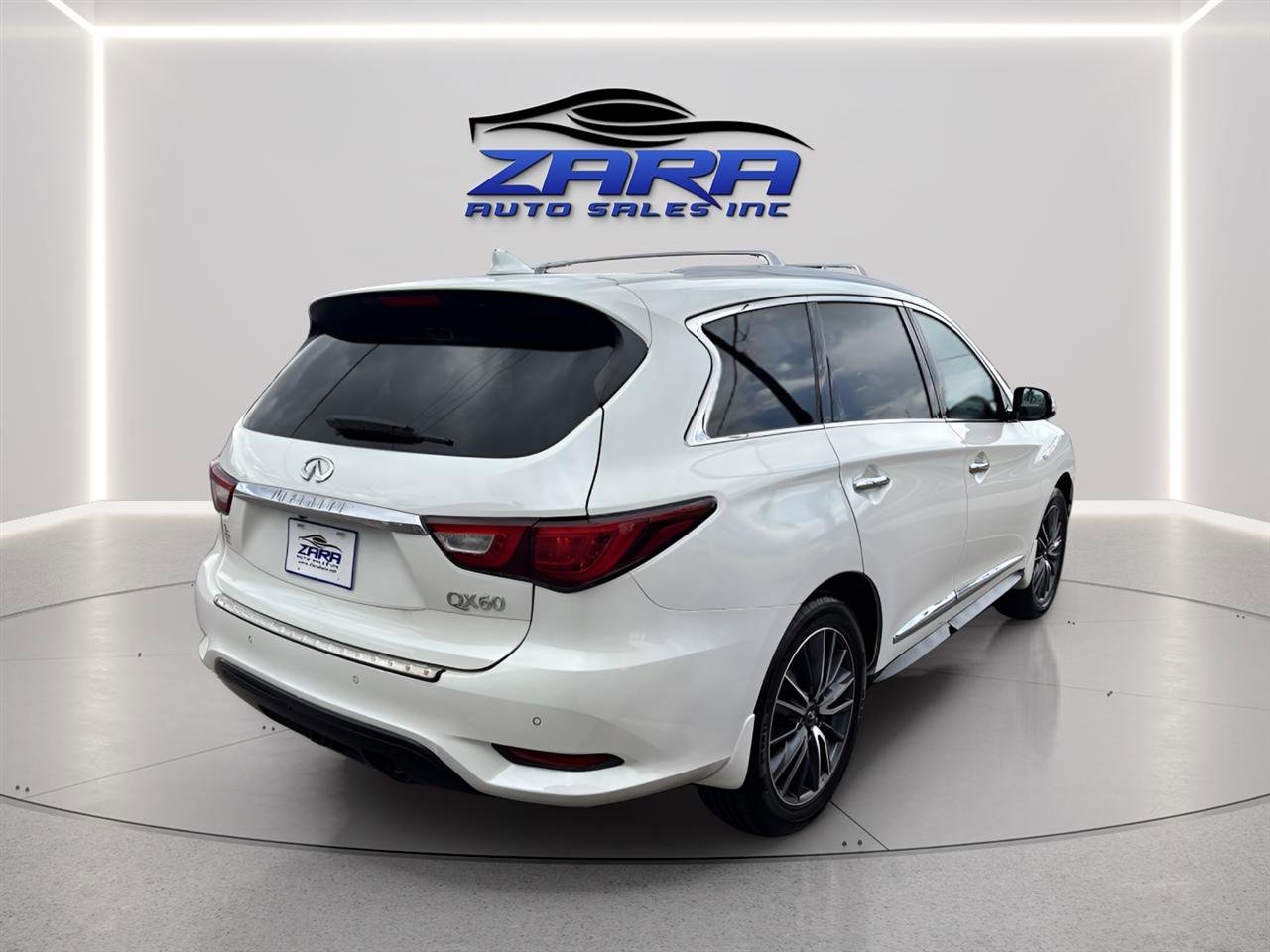 Used 2018 INFINITI QX60 Luxe w/ Deluxe Technology Package image 6