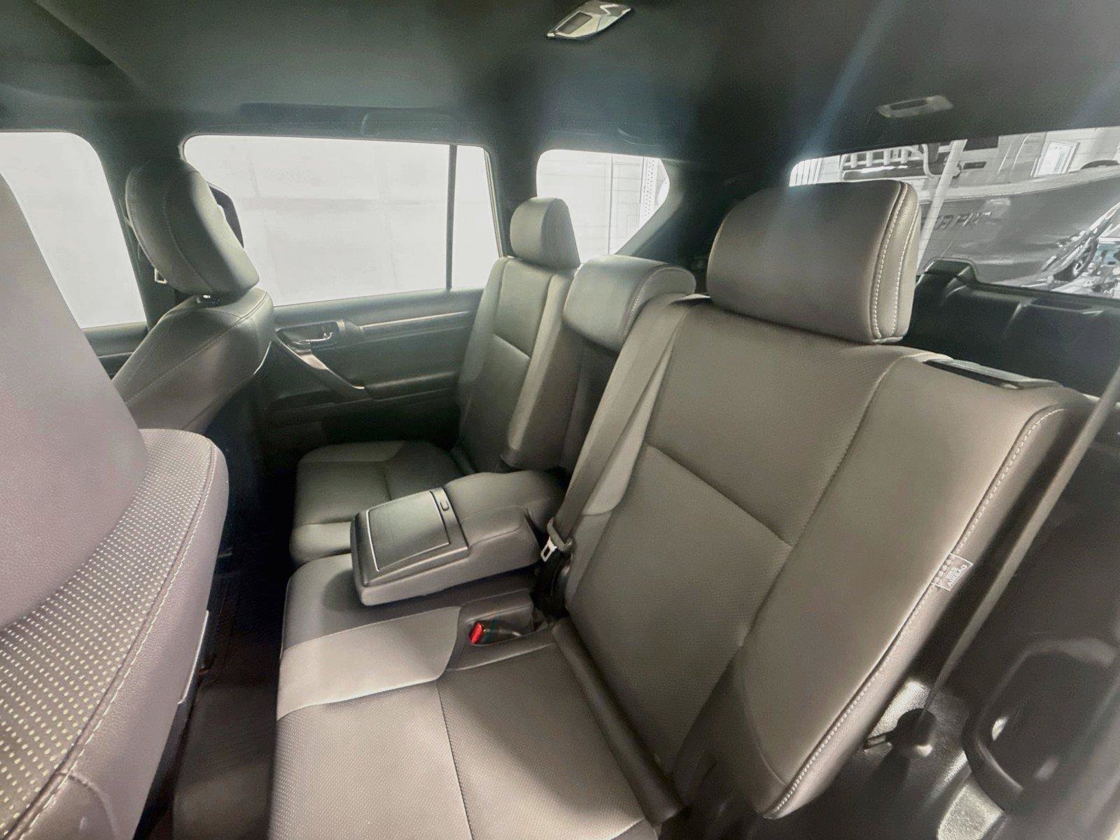 Used 2022 Lexus GX 460 w/ Black Line Special Edition AWD/4WD image 11