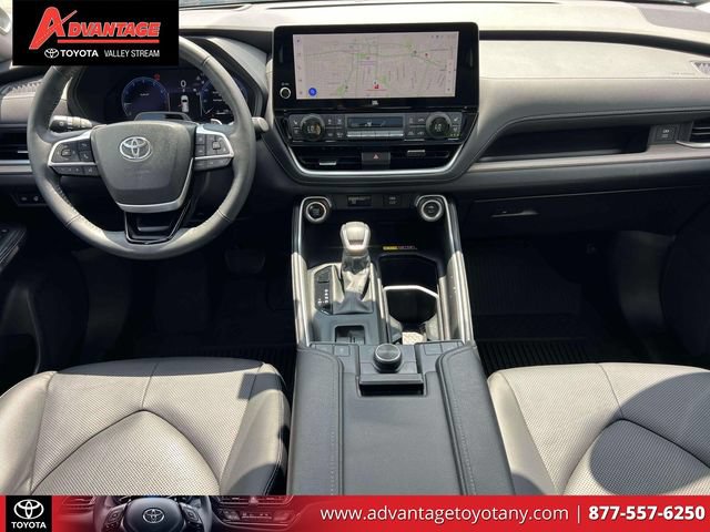 Used 2024 Toyota Grand Highlander AWD image 16