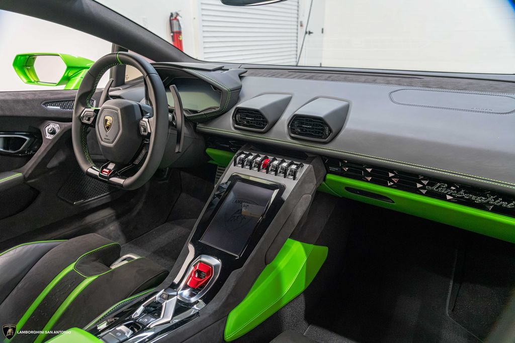 Used 2024 Lamborghini Huracan Tecnica RWD image 4