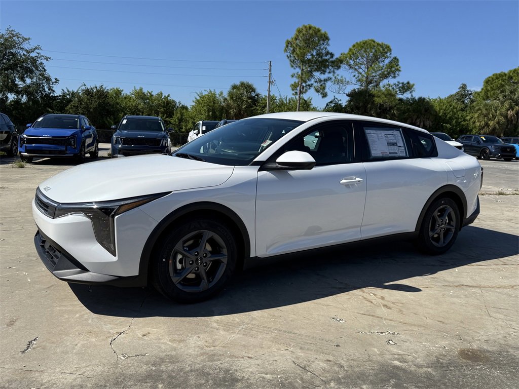 New 2025 Kia K4 LXS image 8