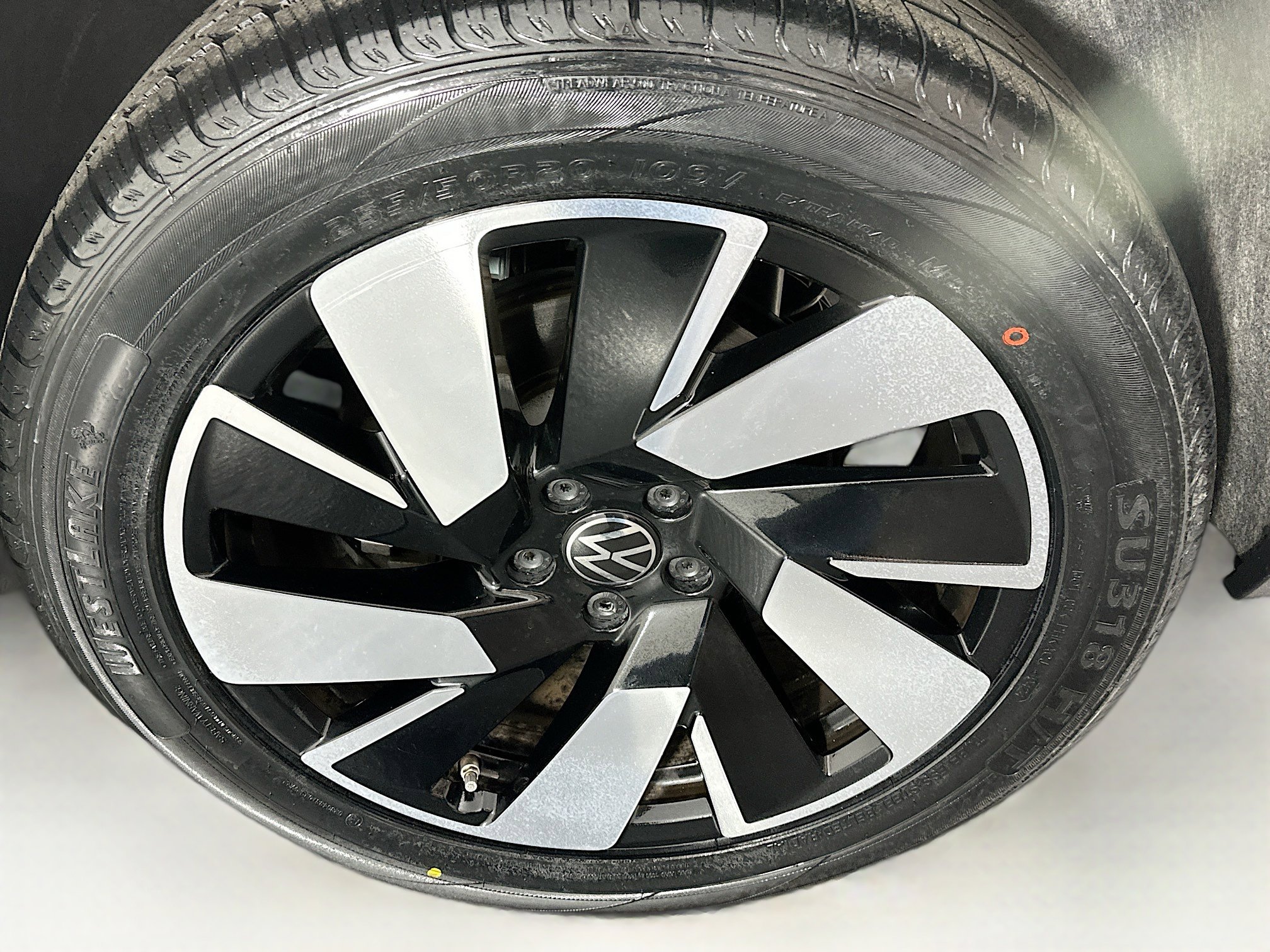 Used 2025 Volkswagen Atlas Cross Sport SE image 11