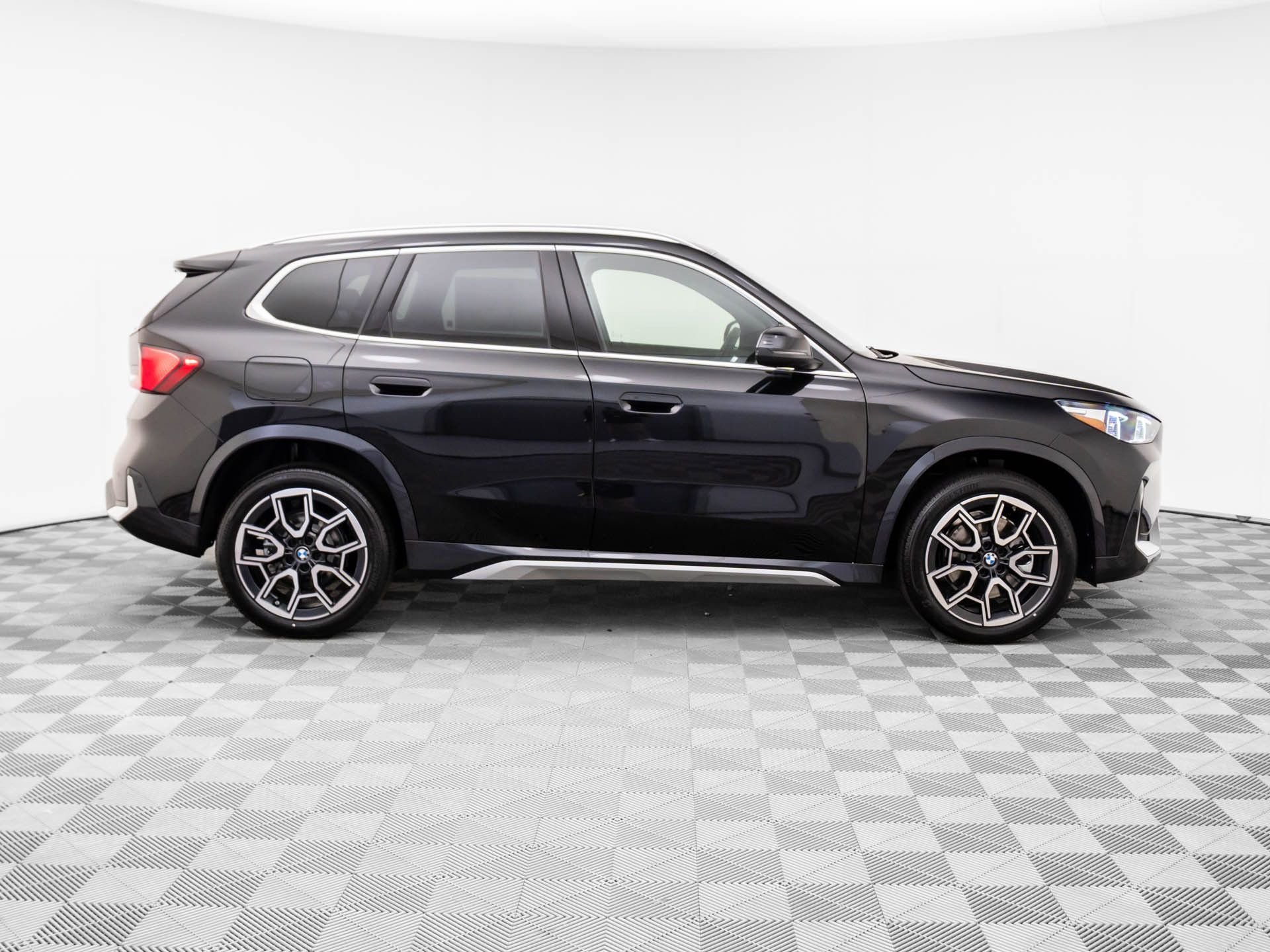 New 2026 BMW X1 xDrive28i w/ Convenience Package AWD/4WD image 8