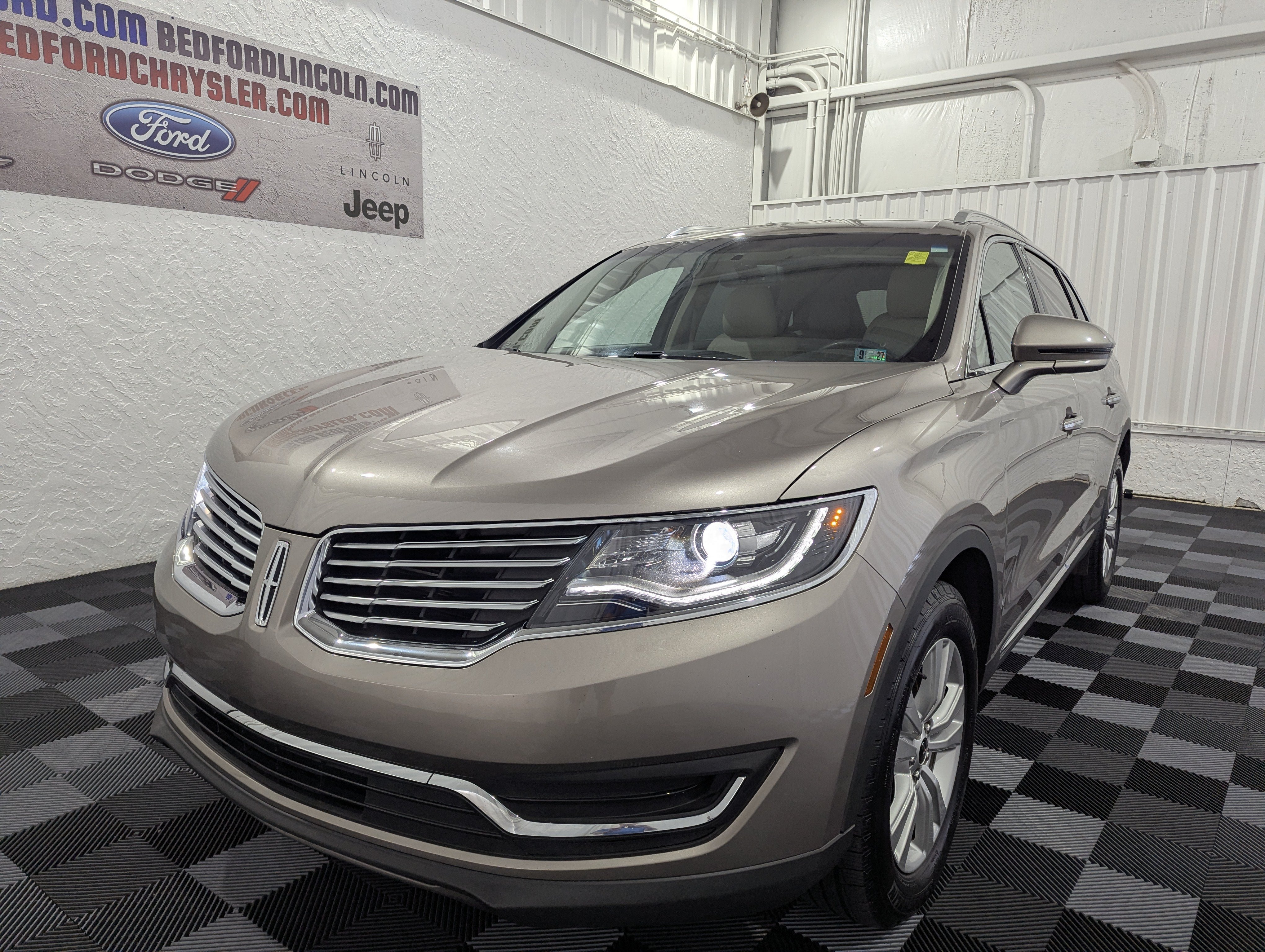 Used 2018 Lincoln MKX Premiere AWD/4WD image 2