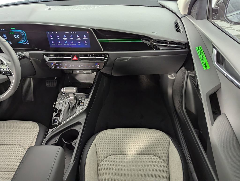 New 2025 Kia Niro SX image 16