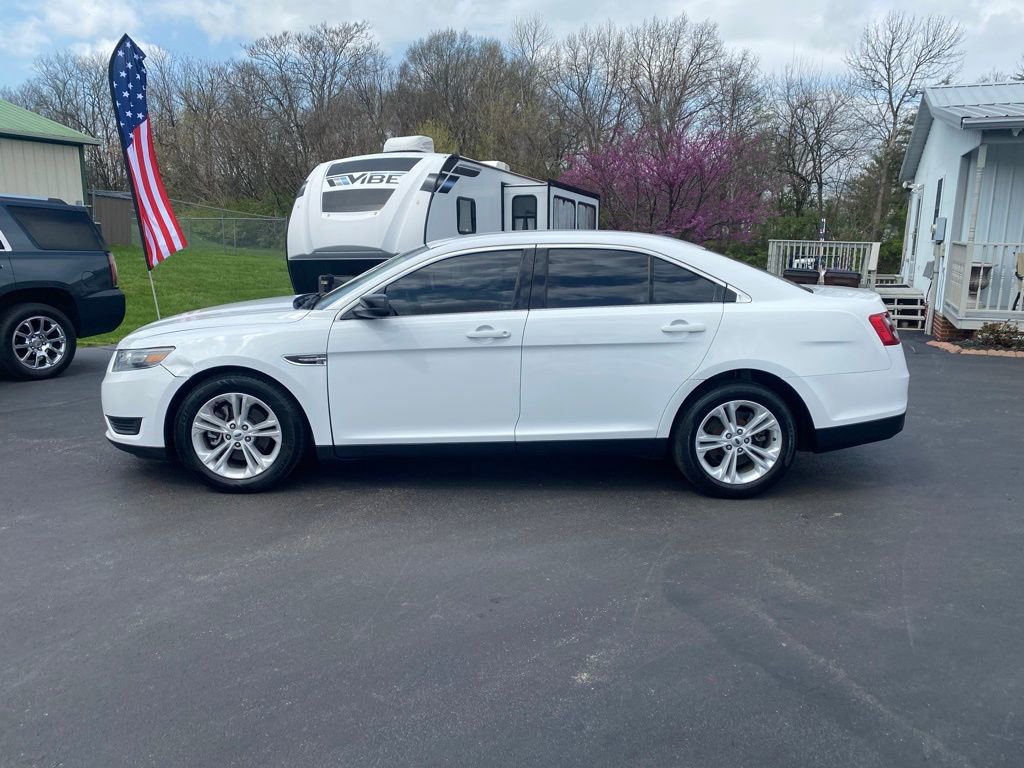 Used 2015 Ford Taurus SE FWD image 8