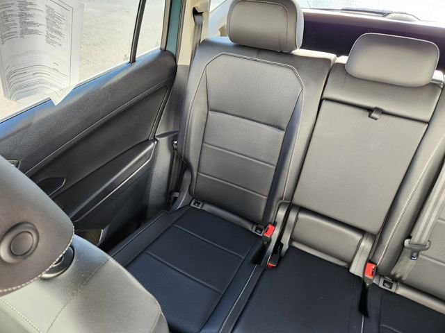 Used 2021 Volkswagen Tiguan SE image 15