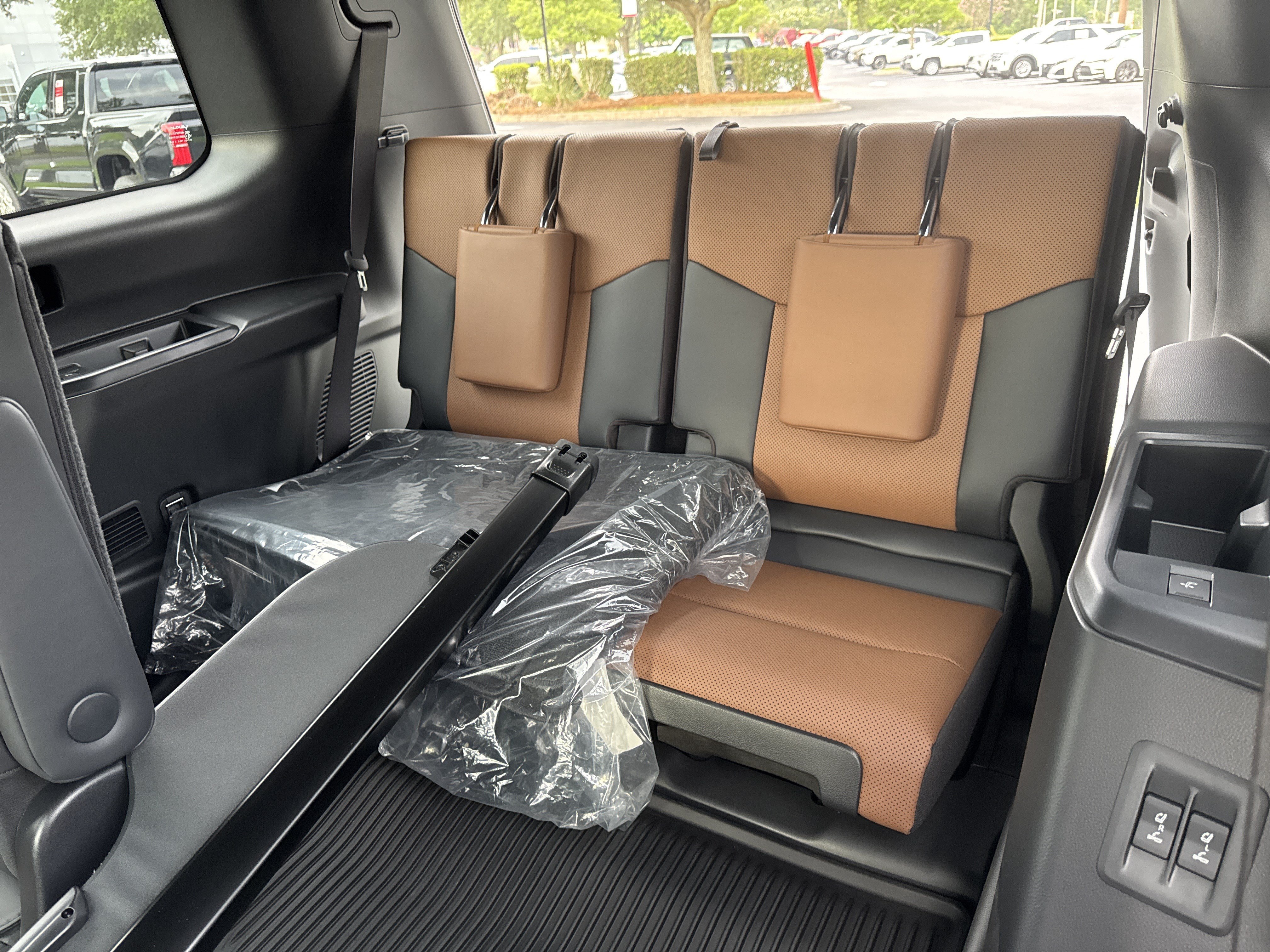 Used 2026 Lexus GX 550 w/ Accessory Package (2T) AWD/4WD image 27