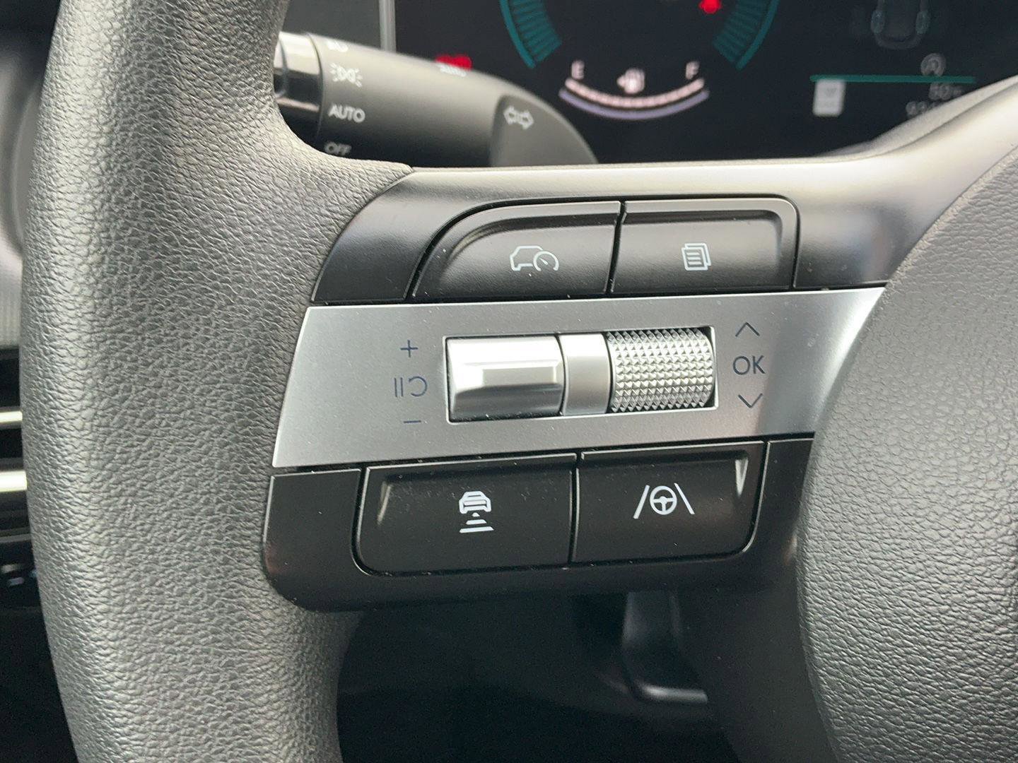 Certified 2025 Hyundai Tucson SE image 18