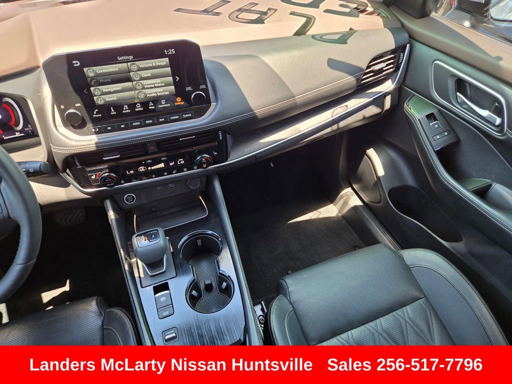 Used 2023 Nissan Rogue Platinum w/ Platinum Premium Package FWD image 17