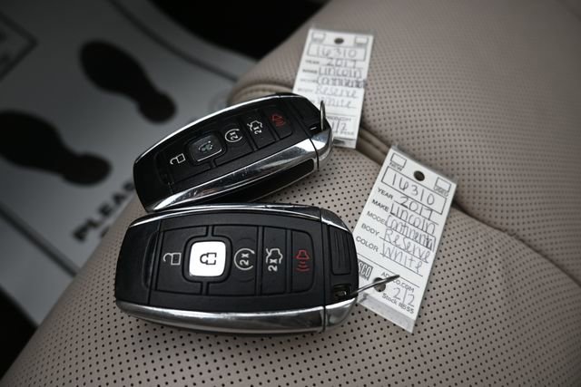 Used 2017 Lincoln Continental Reserve w/ Technology Package image 48