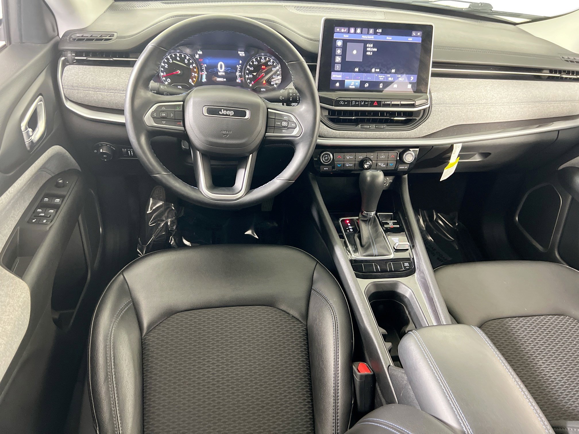 Used 2022 Jeep Compass Latitude w/ Convenience Group AWD/4WD image 21