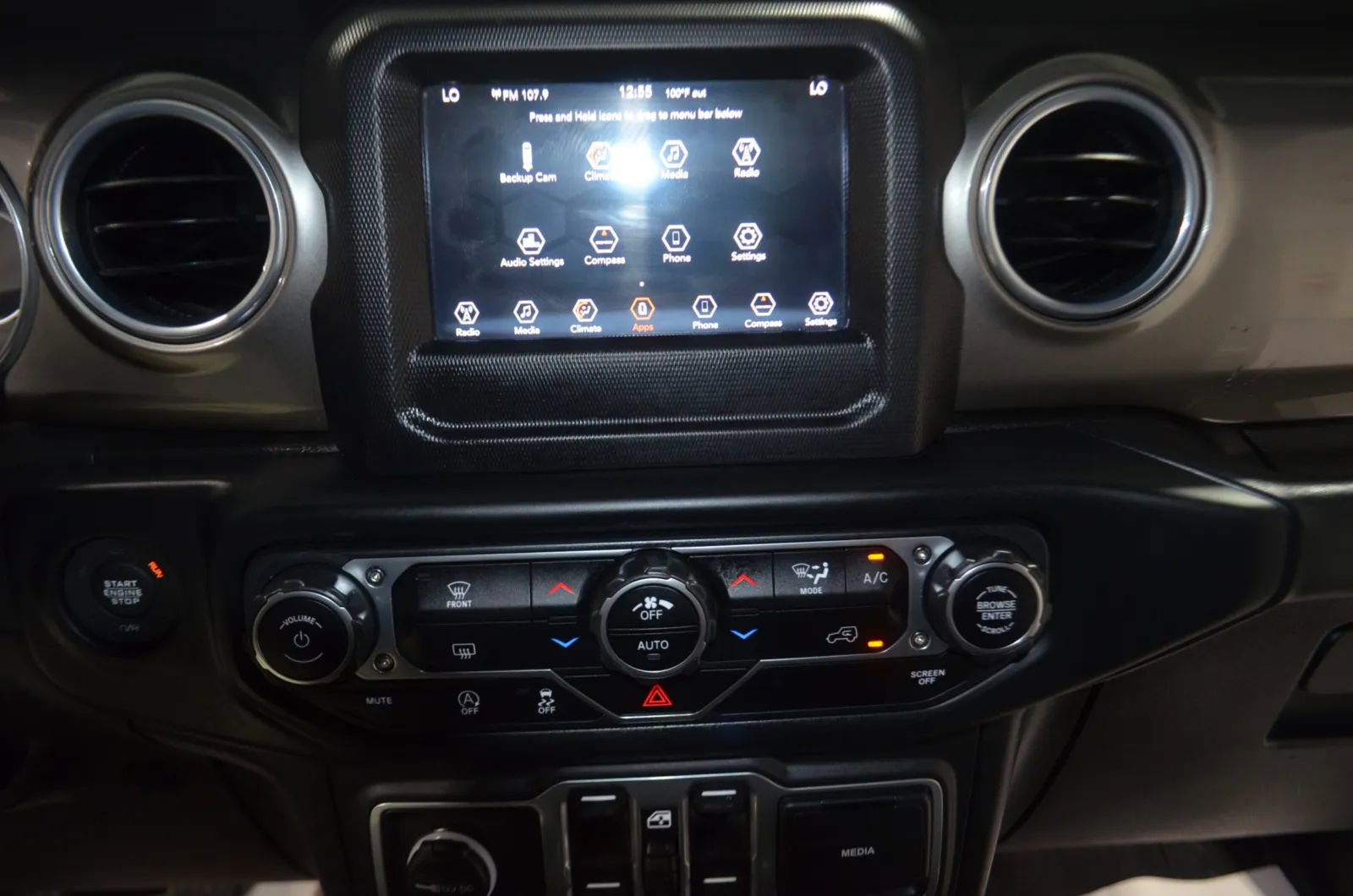 Used 2018 Jeep Wrangler Unlimited Sahara image 28