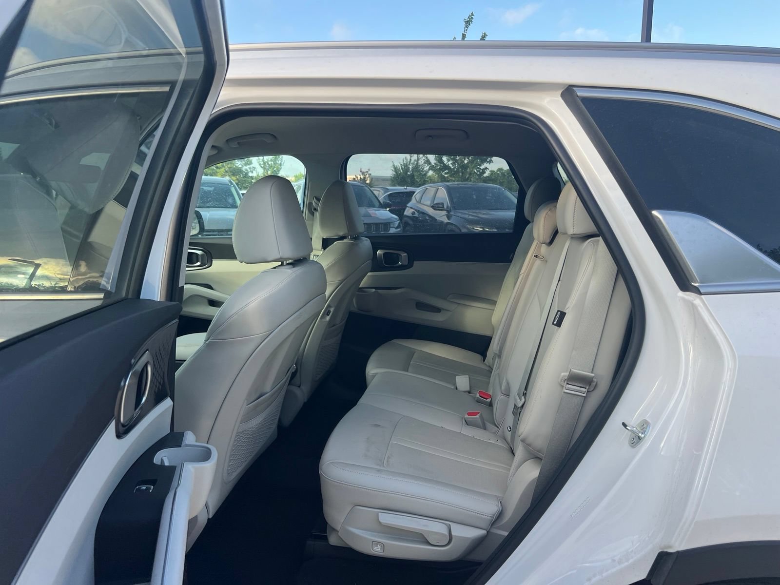 Used 2025 Kia Sorento S FWD image 16