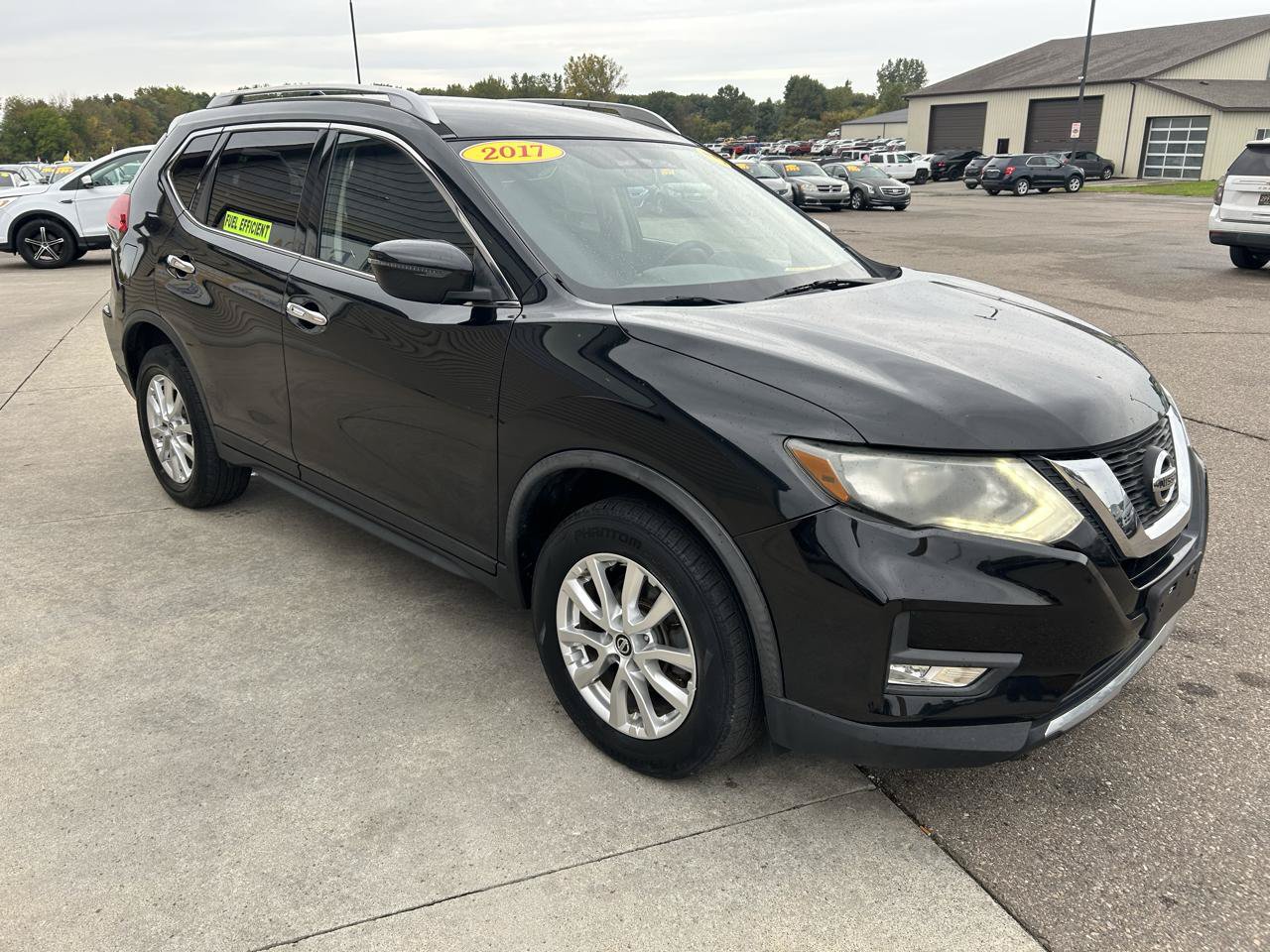 Used 2017 Nissan Rogue SV AWD/4WD image 3