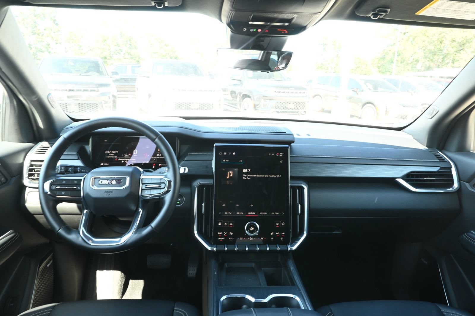 Used 2026 GMC Acadia Elevation w/ Elevation Premium Package FWD image 26