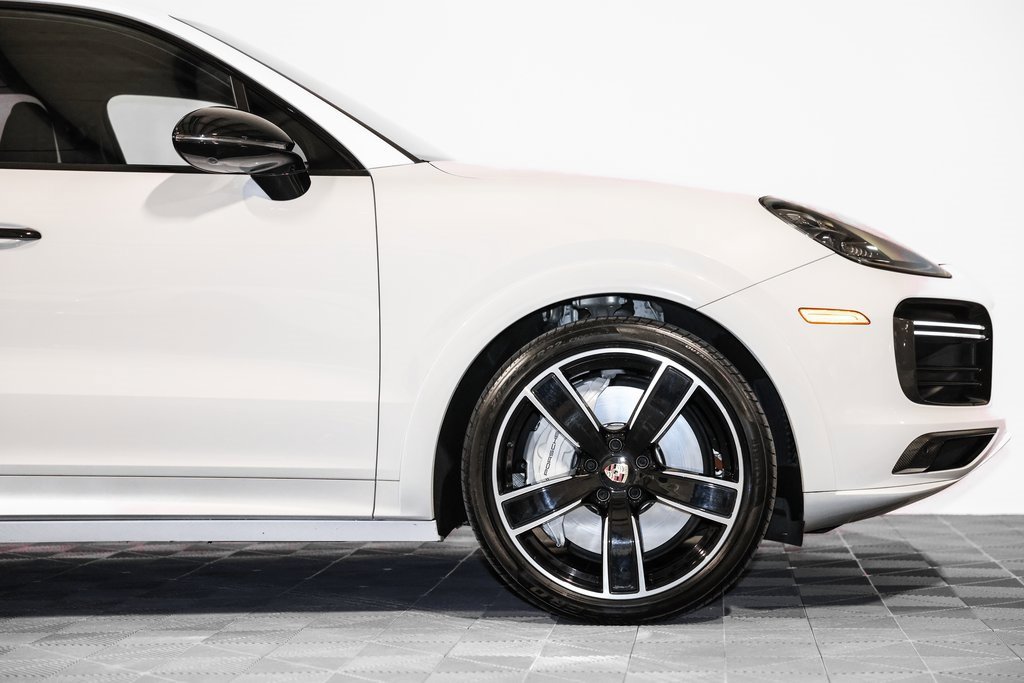 Used 2019 Porsche Cayenne Turbo image 3