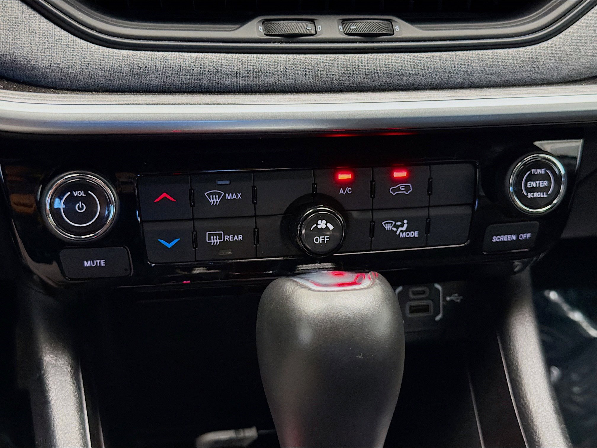 Used 2024 Jeep Compass Latitude image 10