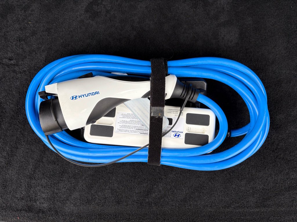 Used 2023 Hyundai Kona Limited image 6