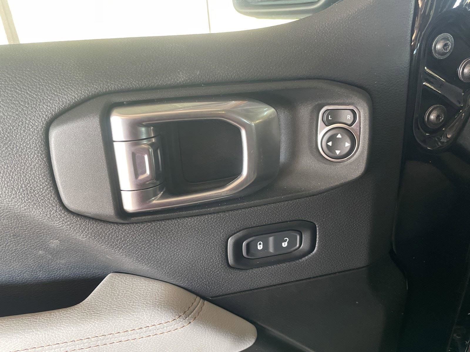 Used 2023 Jeep Gladiator Overland image 25