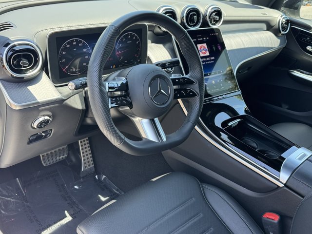 Used 2025 Mercedes-Benz GLC 300 4MATIC image 17