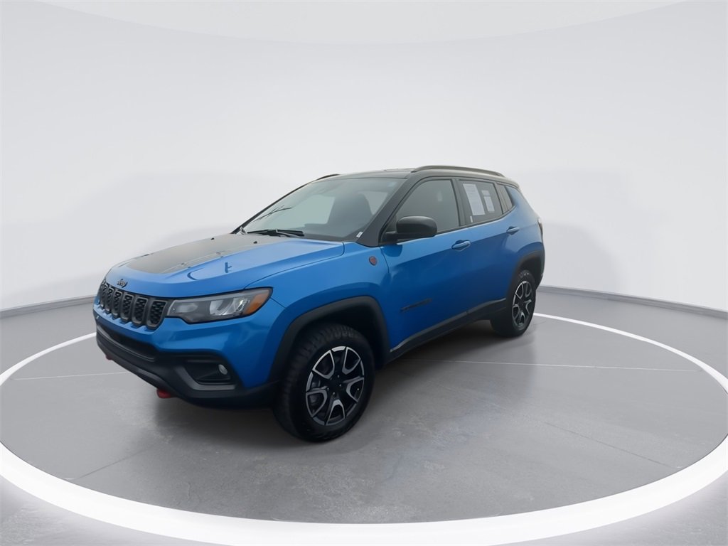 Used 2024 Jeep Compass Trailhawk video 4
