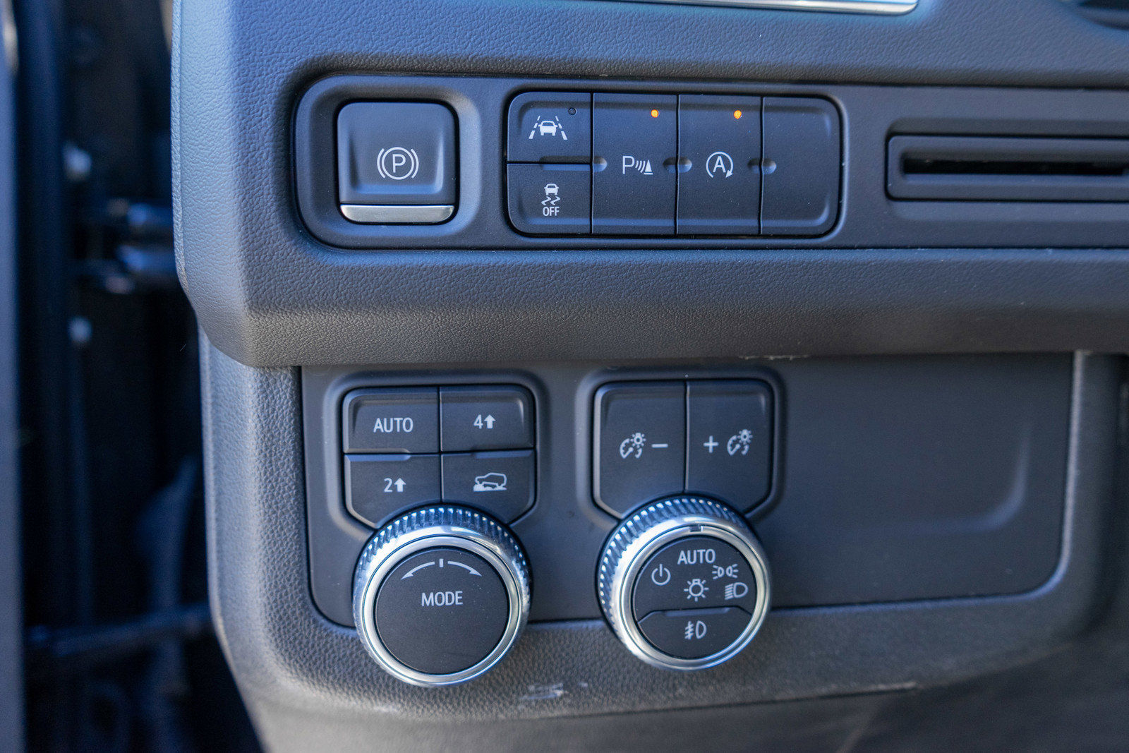 Used 2023 GMC Yukon SLE image 15