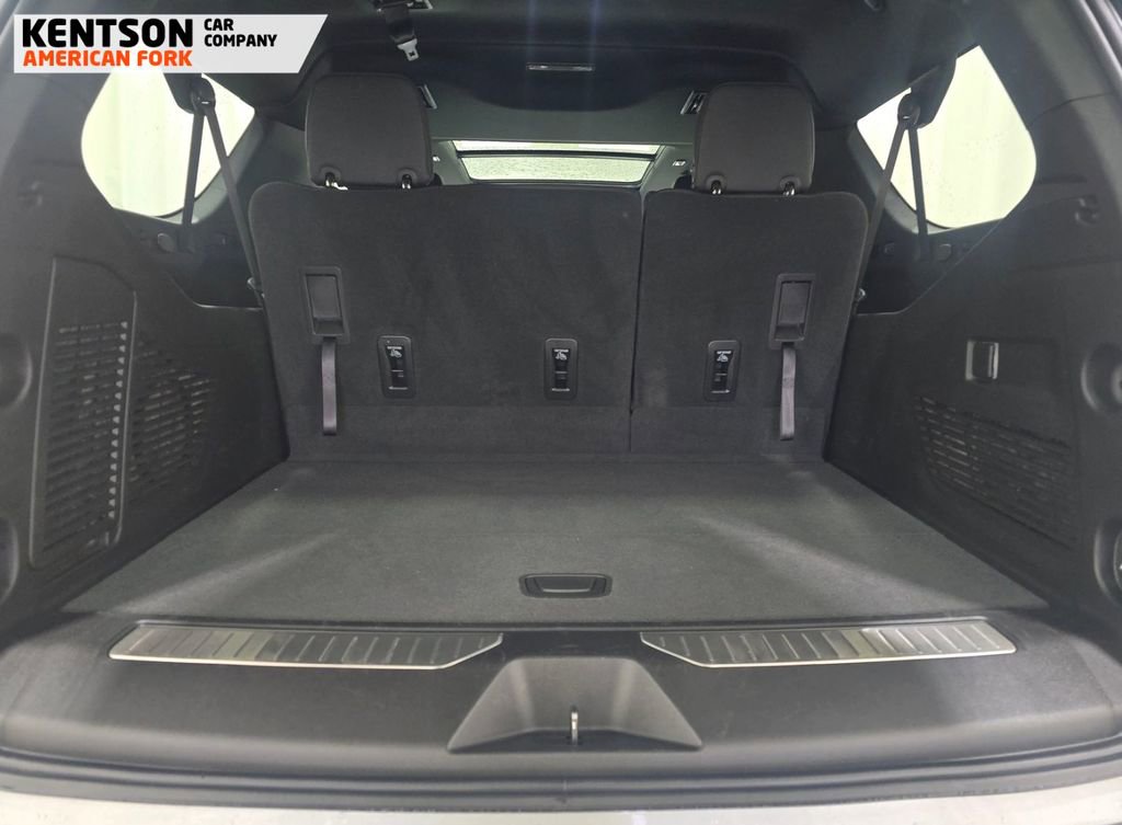 Used 2024 Chevrolet Suburban Z71 image 8