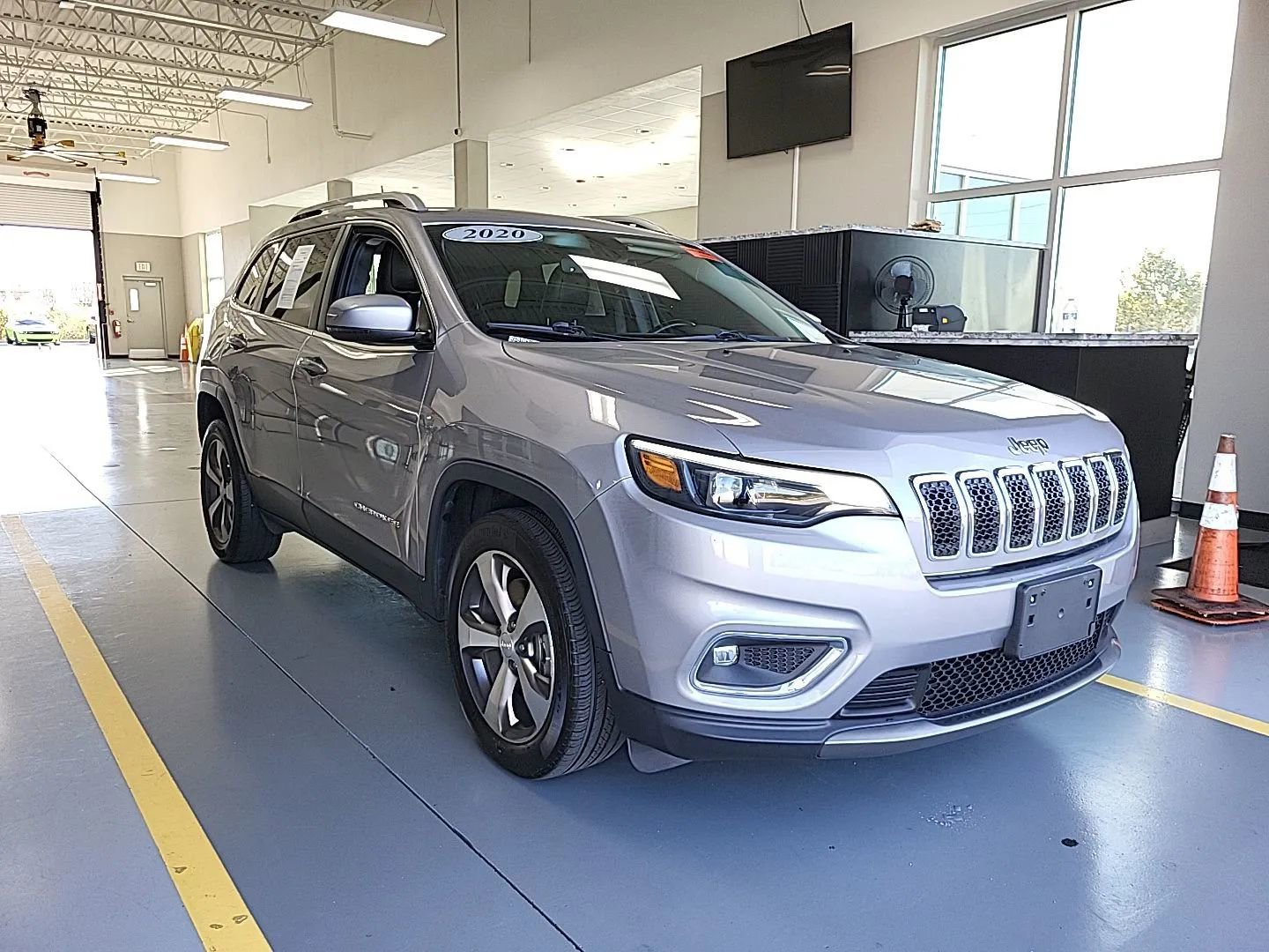 Used 2020 Jeep Cherokee Limited image 13