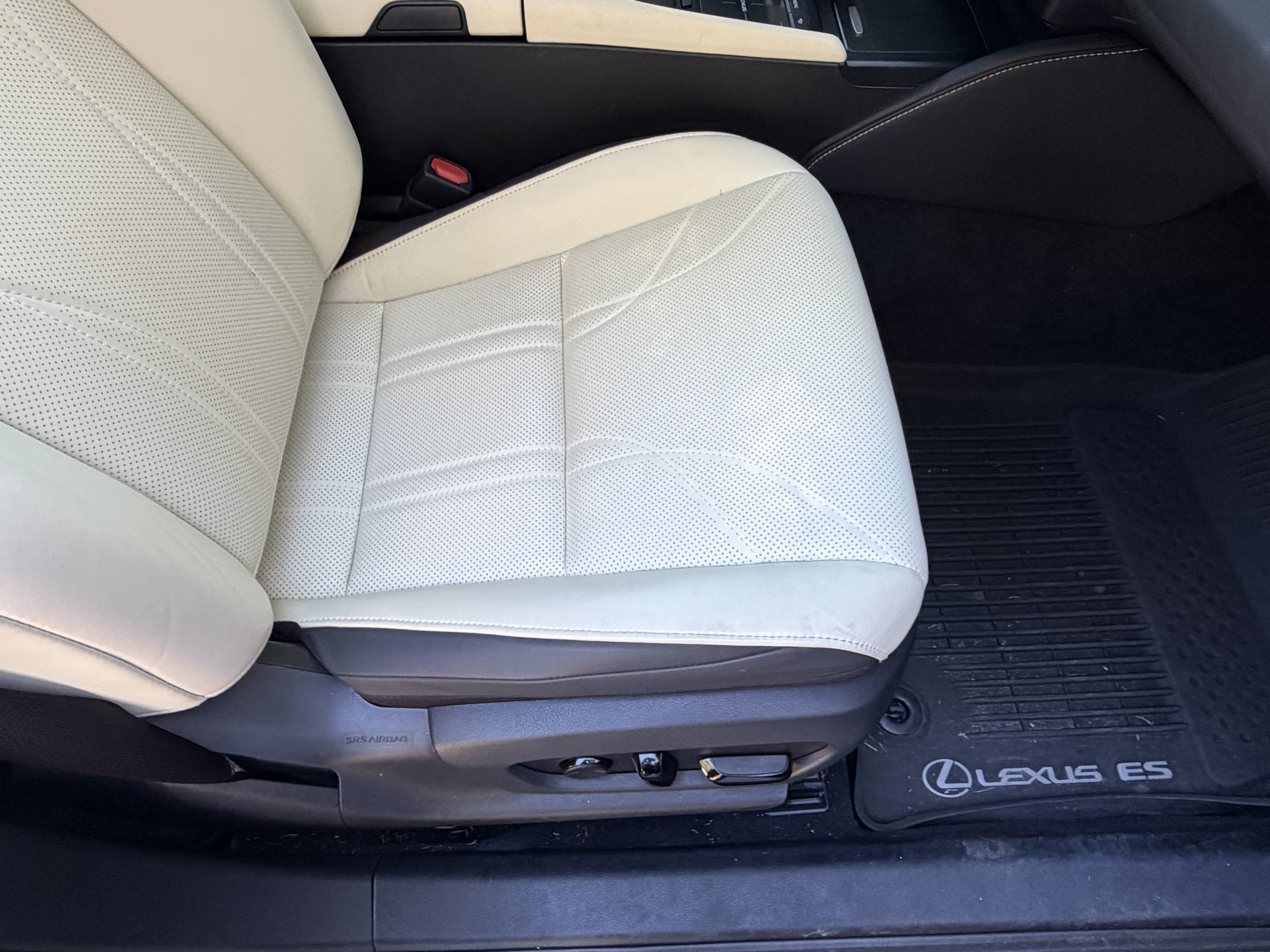 Used 2022 Lexus ES 300h Ultra Luxury FWD image 43